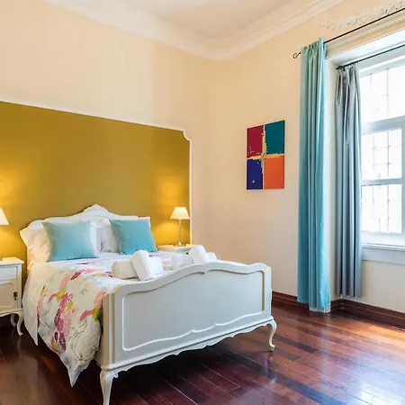3 Bedroom, 2 Bathroom - Palma * Lisbon