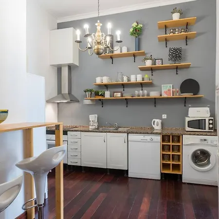 3 Bedroom, 2 Bathroom - Palma * Lisbon