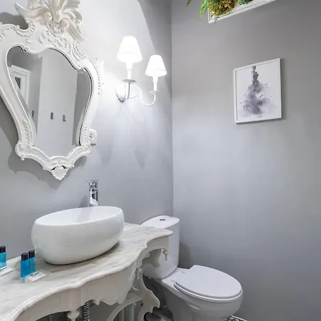 Apartment 3 Bedroom, 2 Bathroom - Palma Lisbon